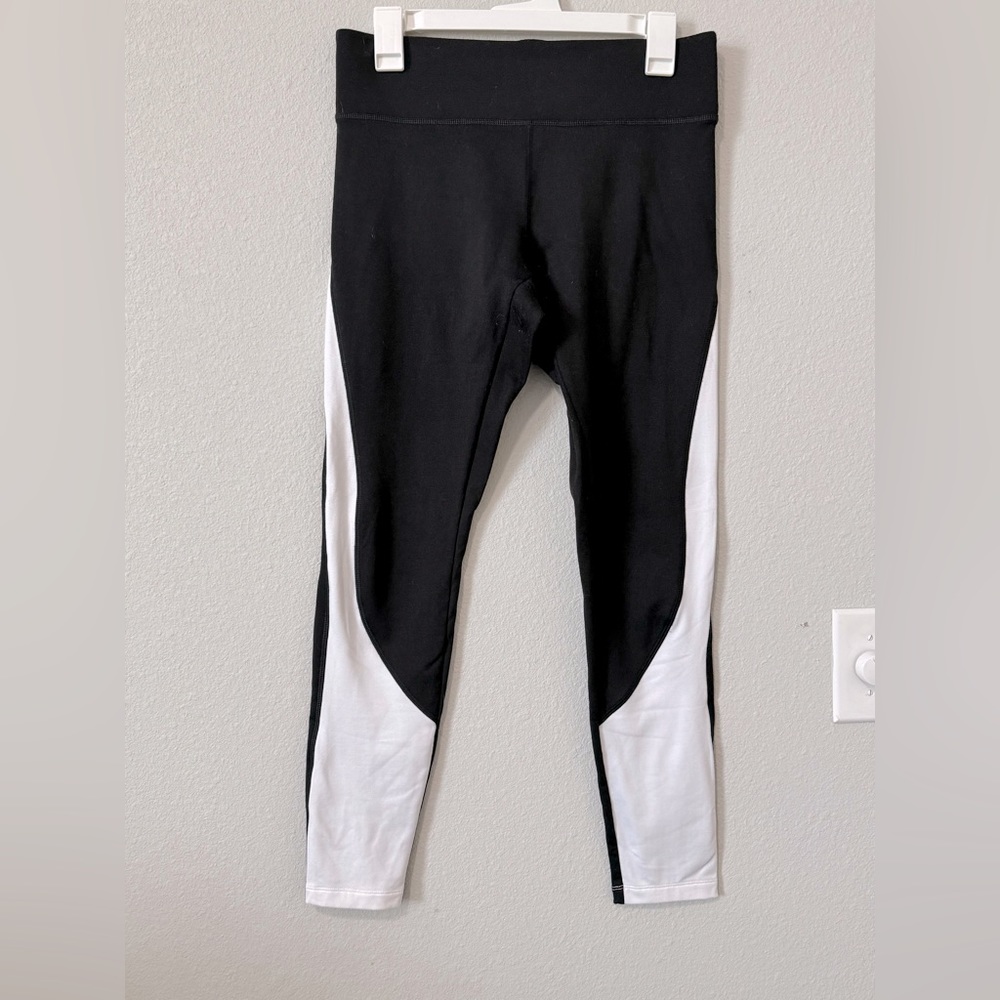 Victoria’s Secret PINK Black & White Fleece Lined Cozy Leggings Size Medium.